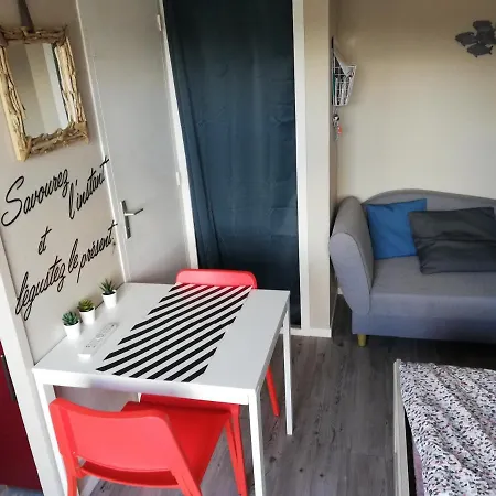 Bord De アパート ウイストルアム